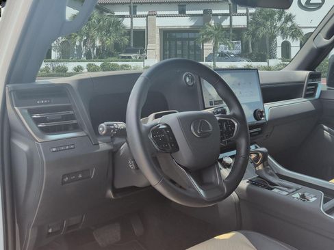 Used 2024 Lexus GX 550 AWD/4WD image 12