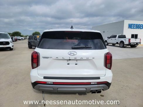 Used 2023 Hyundai Palisade SEL FWD image 6