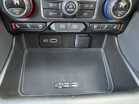 Used 2022 Chevrolet Suburban Premier image 21