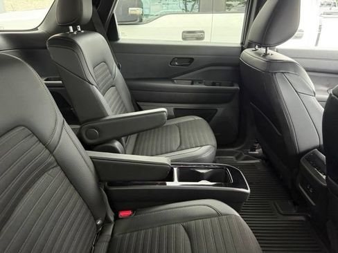 Used 2025 Nissan Pathfinder Rock Creek AWD/4WD image 9