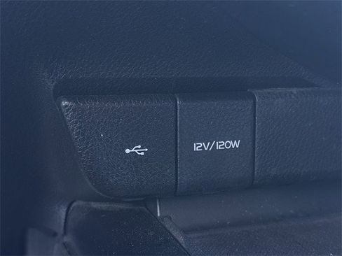 Used 2020 Toyota Camry SE image 20