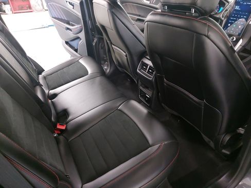 Used 2024 Ford Edge ST-Line image 11