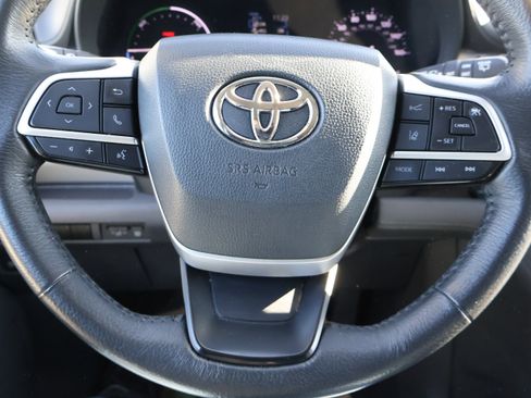 Used 2024 Toyota Sienna XLE image 29