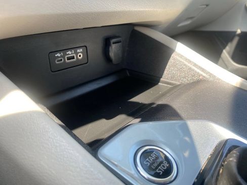 Used 2025 Nissan Altima 2.5 SV FWD image 23