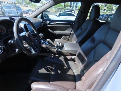 Used 2018 Porsche Cayenne image 10