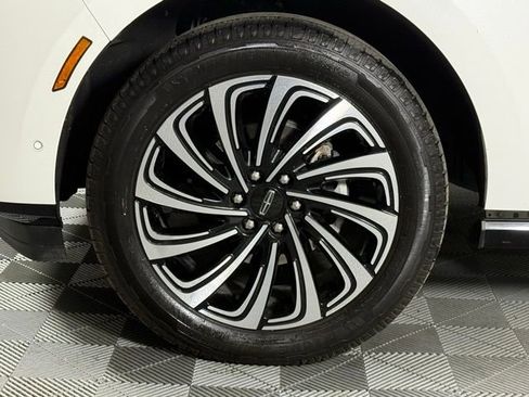 Used 2025 Lincoln Navigator L Black Label image 12