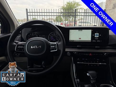 Used 2024 Kia Carnival EX FWD image 6
