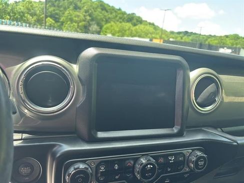 Used 2022 Jeep Wrangler Unlimited Sahara w/ Cold Weather Group AWD/4WD image 24