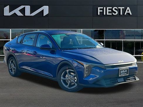 New 2025 Kia K4 LXS image 1