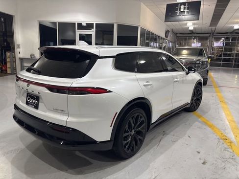 Used 2025 Toyota Crown Signia image 9