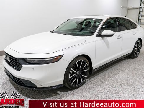 Used 2023 Honda Accord Touring image 2