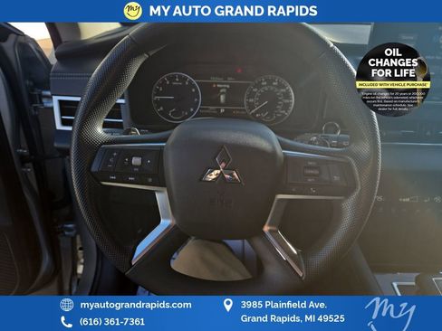 Used 2024 Mitsubishi Outlander ES image 14