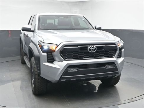 Used 2024 Toyota Tacoma 4x4 Double Cab image 2