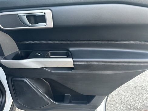 Used 2021 Ford Explorer XLT image 47
