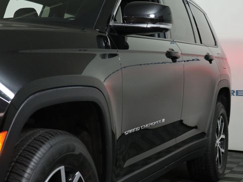 Used 2024 Jeep Grand Cherokee L Limited w/ Luxury Tech Group II AWD/4WD image 10