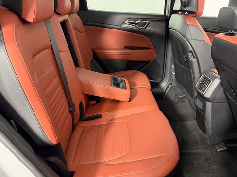 Used 2023 Kia Sportage SX image 31