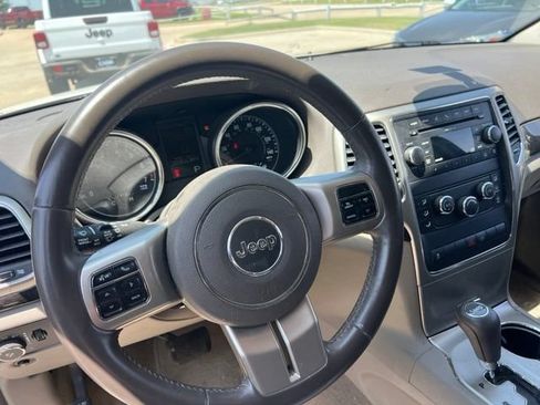 Used 2011 Jeep Grand Cherokee Laredo w/ Security & Convenience Group AWD/4WD image 9