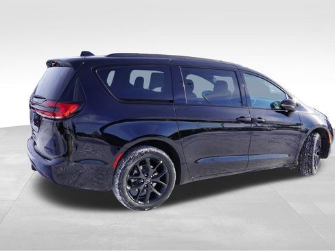 New 2026 Chrysler Pacifica Limited w/ S Appearance Package image 3