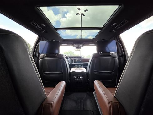 Used 2023 GMC Yukon Denali Ultimate AWD/4WD image 32