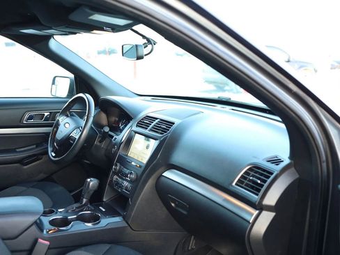 Used 2018 Ford Explorer XLT w/ Equipment Group 201A FWD image 56