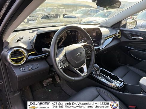 Used 2024 Chevrolet Trax ACTIV w/ Driver Confidence Package image 11