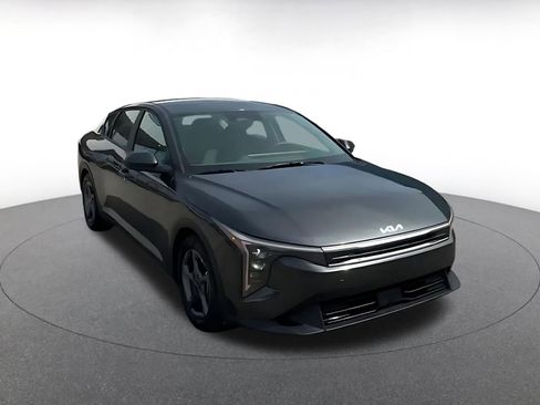 Used 2025 Kia K4 LXS image 3