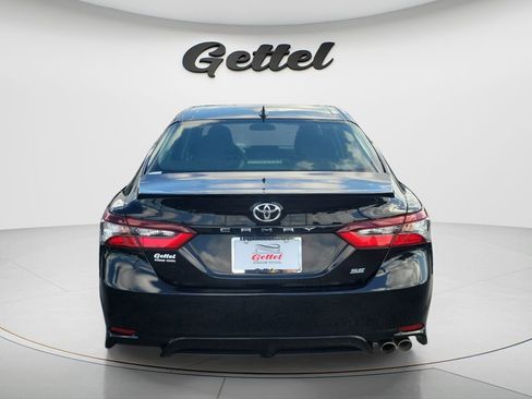 Used 2022 Toyota Camry SE FWD image 6