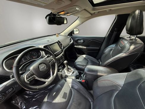 Used 2016 Jeep Cherokee Trailhawk w/ Comfort/Convenience Group AWD/4WD image 13