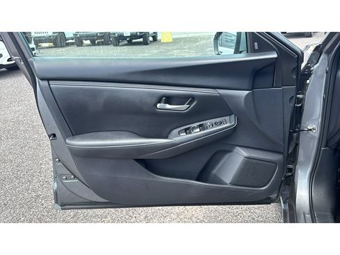 Used 2024 Nissan Sentra SV FWD image 11