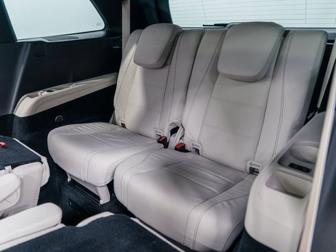 Used 2024 Mercedes-Benz GLS 450 4MATIC image 30