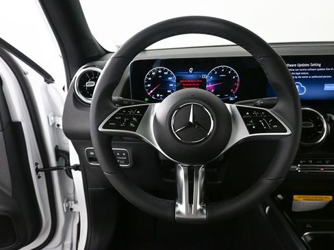 New 2026 Mercedes-Benz GLB 250 image 2