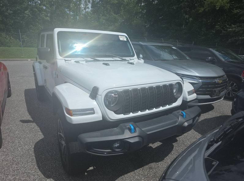 Used 2024 Jeep Wrangler Unlimited AWD/4WD image 4
