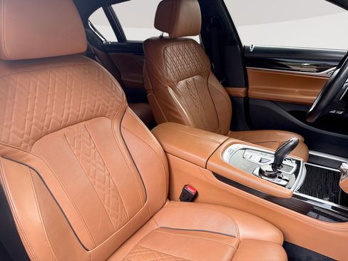 Used 2017 BMW 750i RWD image 24