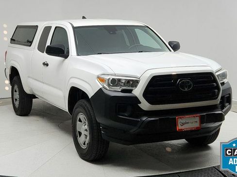 Used 2019 Toyota Tacoma SR image 8