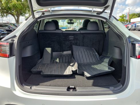 Used 2021 Tesla Model Y Long Range AWD/4WD image 10