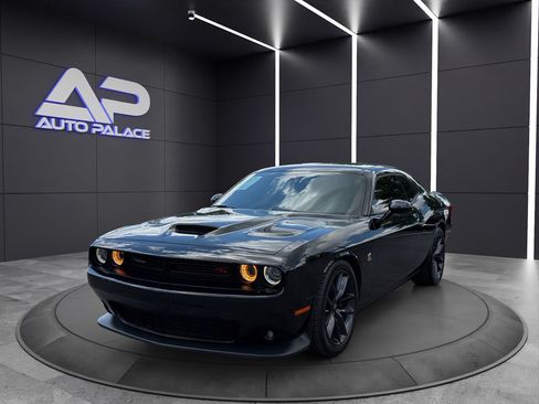 Used 2019 Dodge Challenger R/T Scat Pack RWD image 1