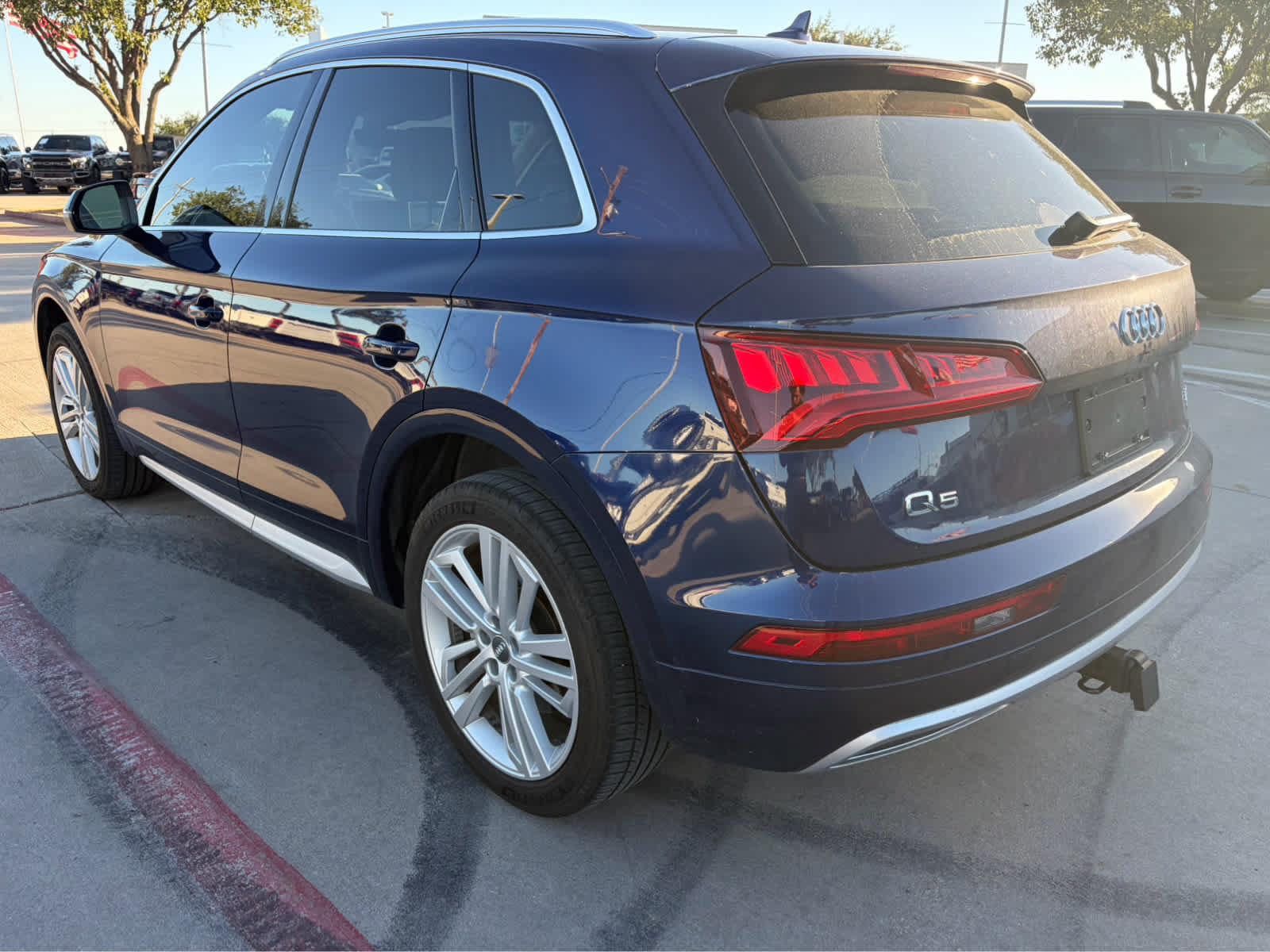 Used 2018 Audi Q5 2.0T Premium Plus w/ Premium Plus Package AWD/4WD image 3