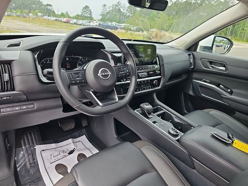 Used 2025 Nissan Pathfinder SL w/ SL Premium Package AWD/4WD image 22