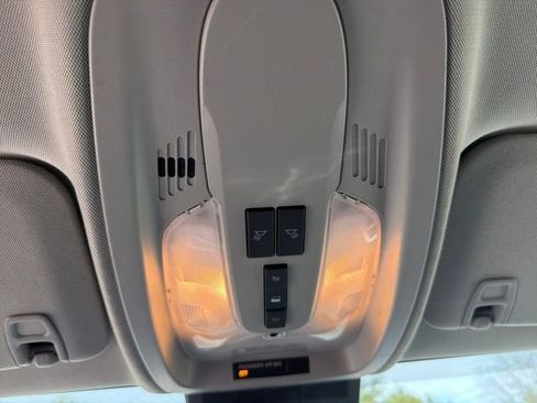 Used 2015 Chevrolet Equinox LT w/ Driver Convenience Package image 18