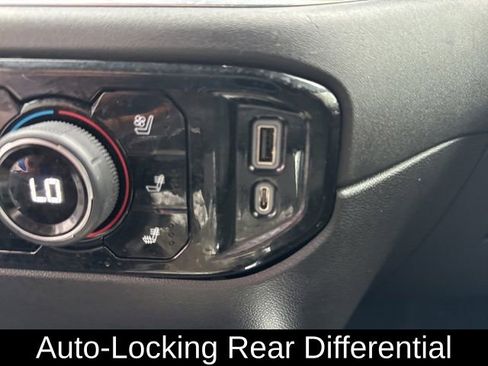 Used 2022 Chevrolet Silverado 1500 LTZ w/ LTZ Premium Package image 38