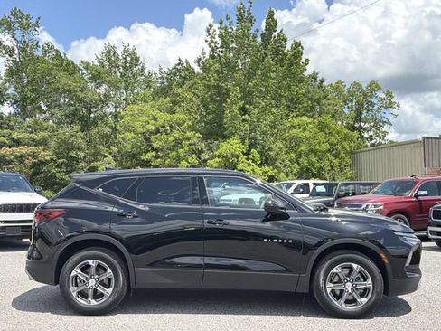 Used 2025 Chevrolet Blazer LT FWD image 5