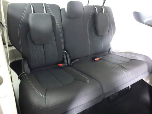 Used 2022 Chrysler Voyager LX image 38
