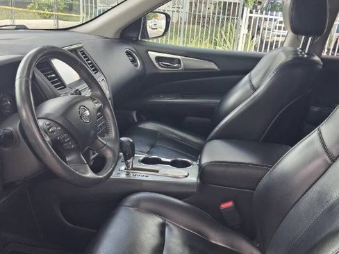 Used 2017 Nissan Pathfinder SL w/ Trailer Tow Package FWD image 3