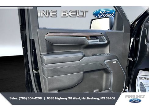 Used 2025 Chevrolet Silverado 1500 RST w/ Convenience Package II AWD/4WD image 18