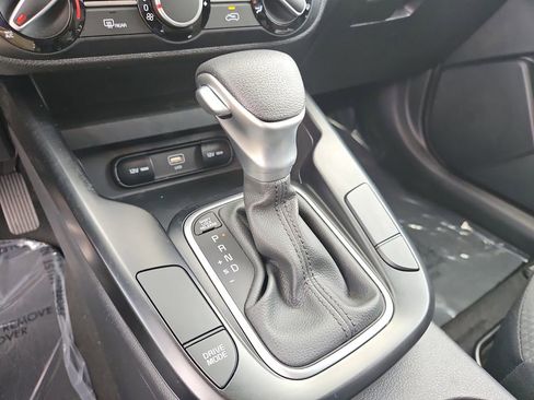 Used 2025 Kia Soul LX w/ LX Technology Package FWD image 27