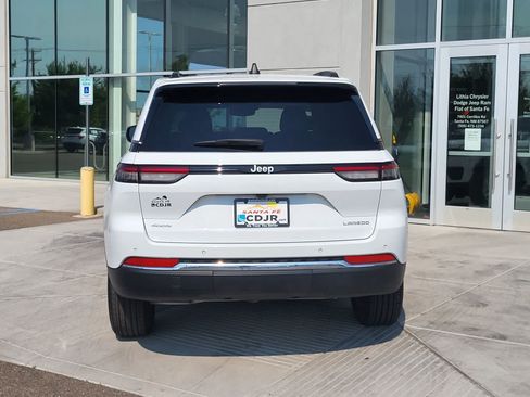 Used 2024 Jeep Grand Cherokee Laredo X AWD/4WD image 6