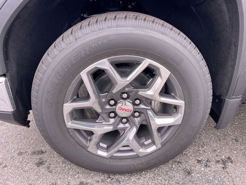 New 2026 GMC Sierra 1500 SLE image 11