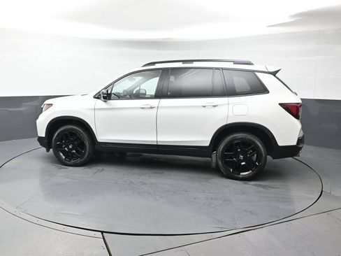 Certified 2024 Honda Passport Black Edition image 3