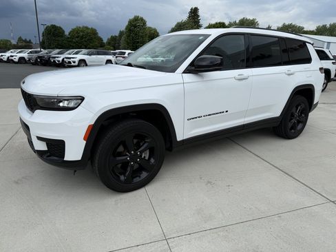 Used 2023 Jeep Grand Cherokee L Laredo AWD/4WD image 4