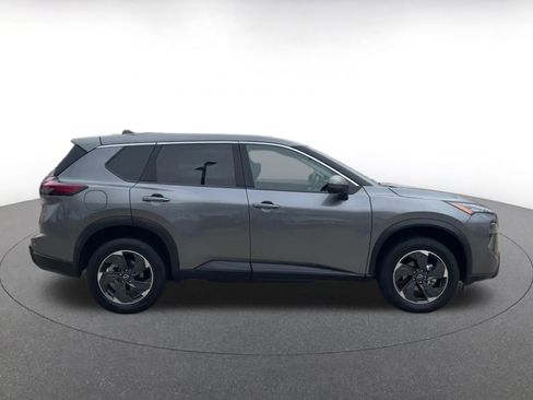 Used 2025 Nissan Rogue SV image 16